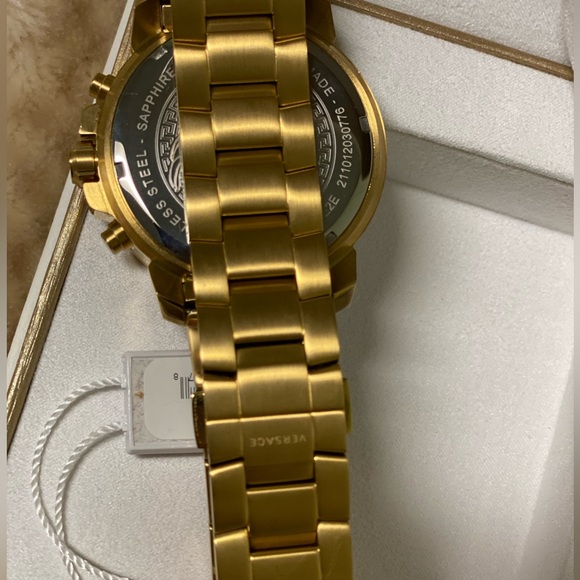 Versace - Picture 7 of 12